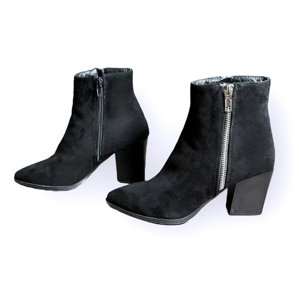 Forever 21 Black Suede Pointed Toe Ankle Booties Block Heel Zipper Detail Size 6